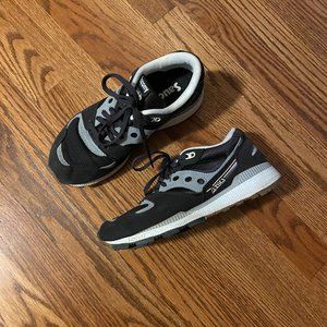 Saucony Women's Azura Sneaker Black Gray size 7